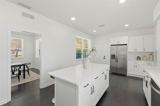 913 E GENESEE STREET, Tampa, FL 33603