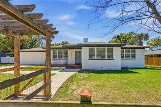 913 E GENESEE STREET, Tampa, FL 33603