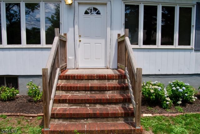 2 S Dover Ave, Franklin Twp., NJ 08873