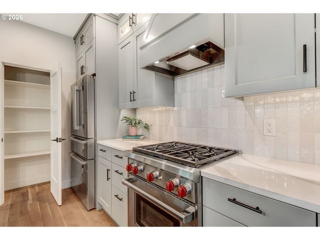 2424 Nw CROSSING Dr, Bend, OR 97703