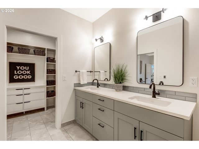 2424 Nw CROSSING Dr, Bend, OR 97703