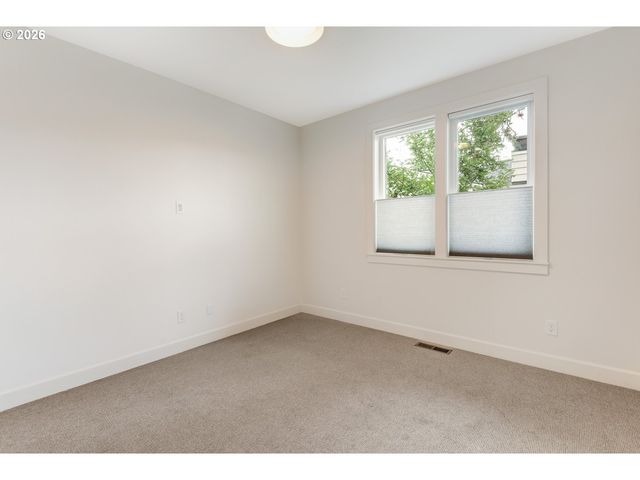 2424 Nw CROSSING Dr, Bend, OR 97703