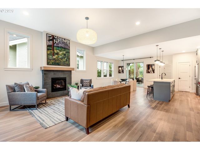 2424 Nw CROSSING Dr, Bend, OR 97703