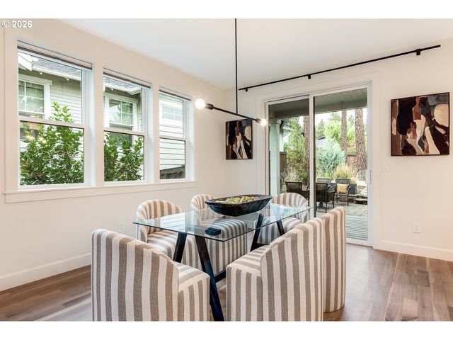 2424 Nw CROSSING Dr, Bend, OR 97703