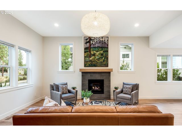 2424 Nw CROSSING Dr, Bend, OR 97703