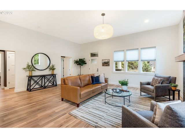 2424 Nw CROSSING Dr, Bend, OR 97703