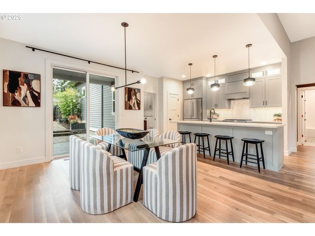 2424 Nw CROSSING Dr, Bend, OR 97703