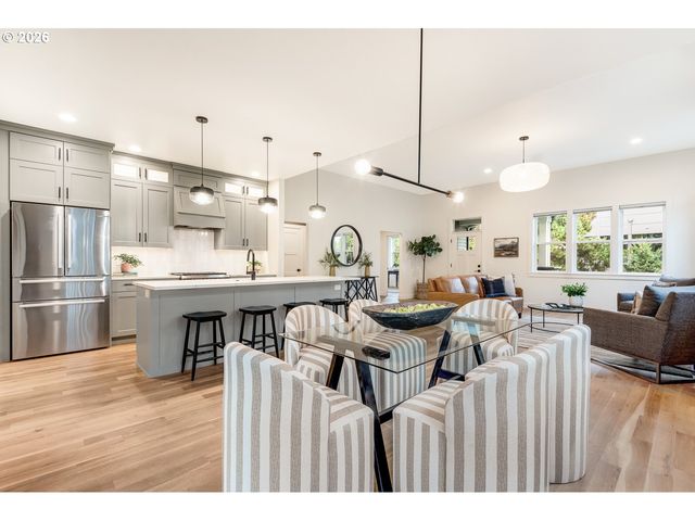 2424 Nw CROSSING Dr, Bend, OR 97703