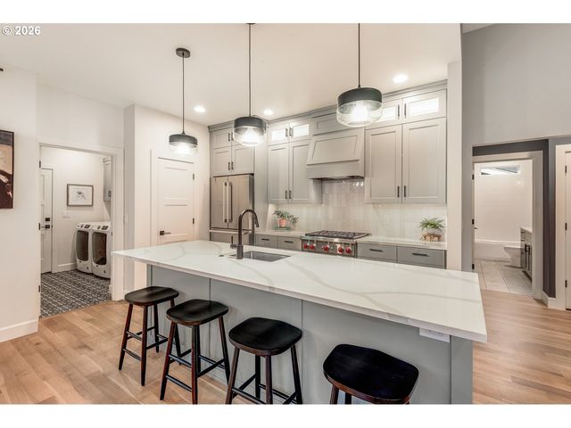 2424 Nw CROSSING Dr, Bend, OR 97703