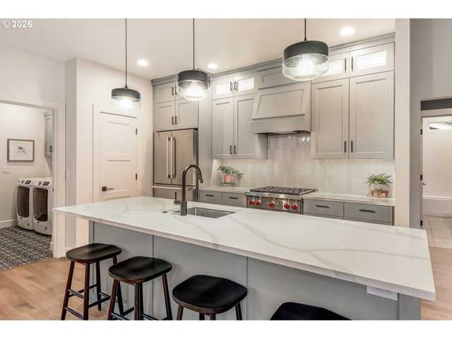 2424 Nw CROSSING Dr, Bend, OR 97703