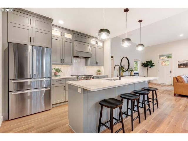 2424 Nw CROSSING Dr, Bend, OR 97703