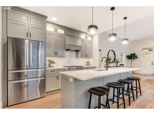 2424 Nw CROSSING Dr, Bend, OR 97703