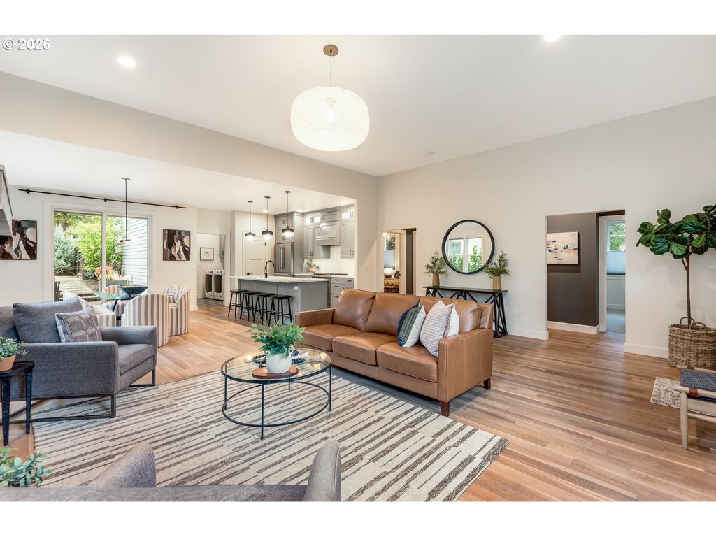 2424 Nw CROSSING Dr, Bend, OR 97703