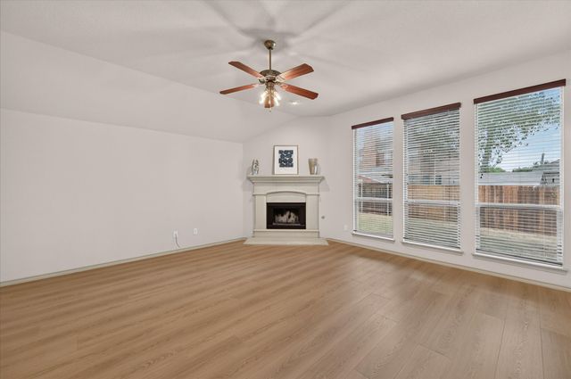 14 Lucas Lane, Edgecliff Village, TX 76134