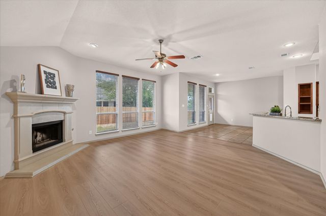 14 Lucas Lane, Edgecliff Village, TX 76134