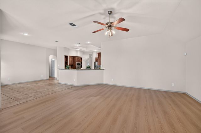 14 Lucas Lane, Edgecliff Village, TX 76134