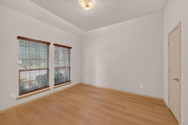 14 Lucas Lane, Edgecliff Village, TX 76134