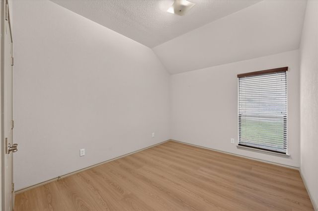 14 Lucas Lane, Edgecliff Village, TX 76134