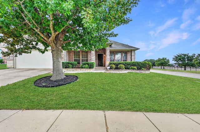 14 Lucas Lane, Edgecliff Village, TX 76134