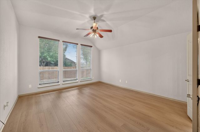 14 Lucas Lane, Edgecliff Village, TX 76134