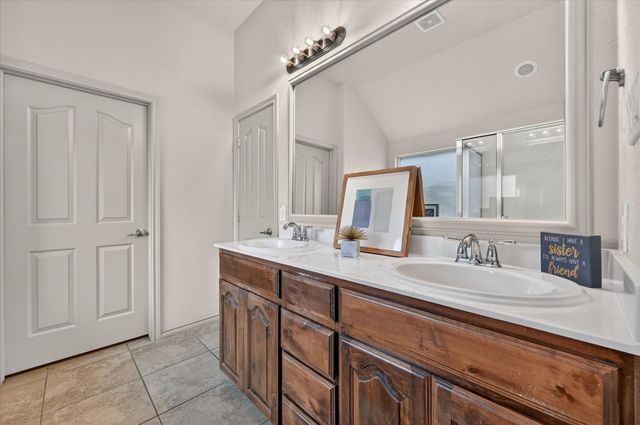 14 Lucas Lane, Edgecliff Village, TX 76134