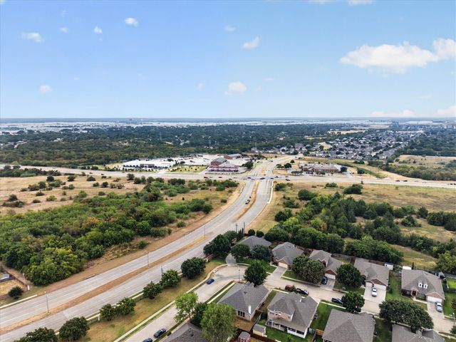14 Lucas Lane, Edgecliff Village, TX 76134