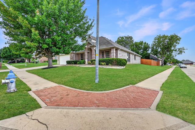 14 Lucas Lane, Edgecliff Village, TX 76134