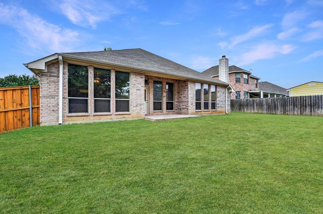 14 Lucas Lane, Edgecliff Village, TX 76134