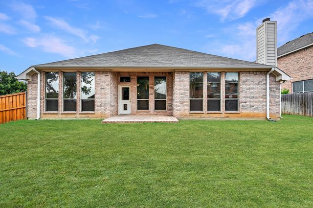 14 Lucas Lane, Edgecliff Village, TX 76134