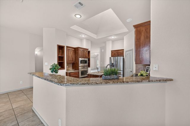 14 Lucas Lane, Edgecliff Village, TX 76134