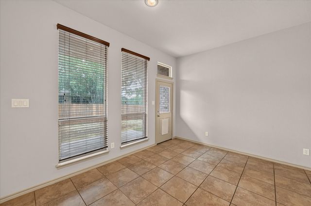 14 Lucas Lane, Edgecliff Village, TX 76134