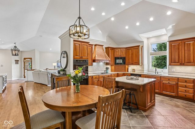 3325 Nottinghill Drive E, Plainfield, IN 46168