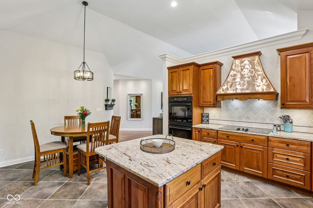 3325 Nottinghill Drive E, Plainfield, IN 46168