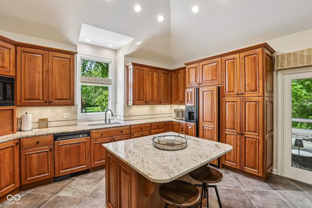 3325 Nottinghill Drive E, Plainfield, IN 46168