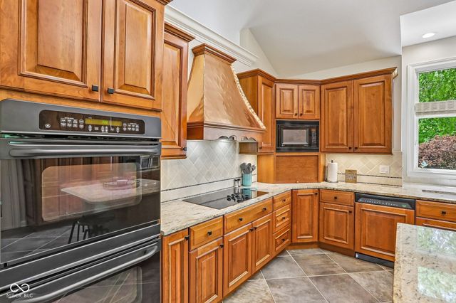 3325 Nottinghill Drive E, Plainfield, IN 46168