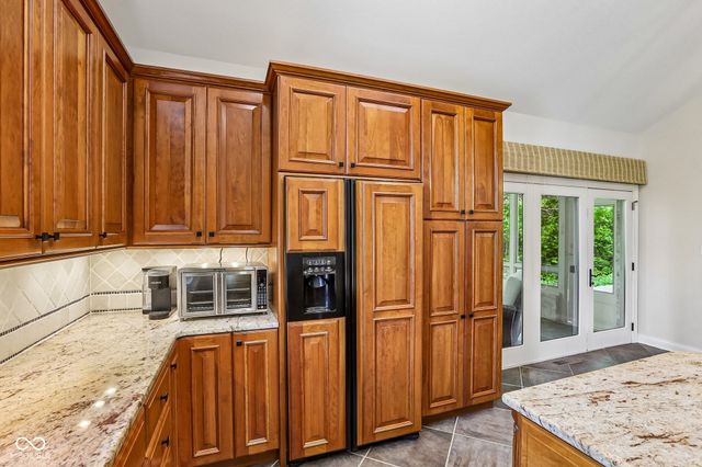 3325 Nottinghill Drive E, Plainfield, IN 46168