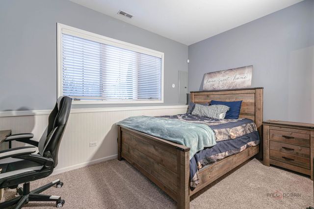 285 Regency Court Unit B Court, Wauconda, IL 60084