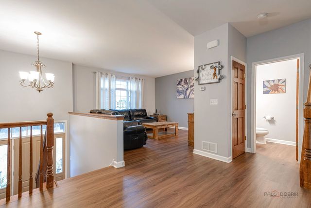 285 Regency Court Unit B Court, Wauconda, IL 60084