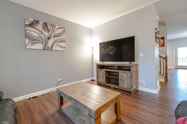 285 Regency Court Unit B Court, Wauconda, IL 60084