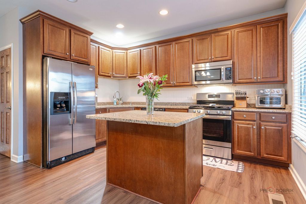 285 Regency Court Unit B Court, Wauconda, IL 60084 — photo 3