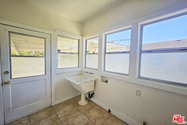 648 N Heliotrope Drive, Los Angeles, CA 90004
