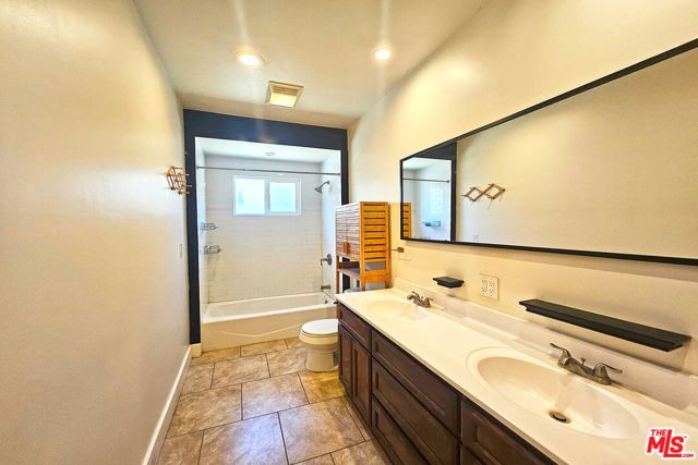 648 N Heliotrope Drive, Los Angeles, CA 90004