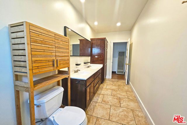 648 N Heliotrope Drive, Los Angeles, CA 90004