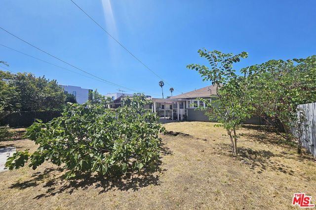 648 N Heliotrope Drive, Los Angeles, CA 90004