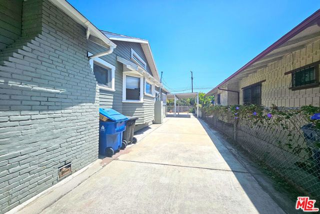 648 N Heliotrope Drive, Los Angeles, CA 90004