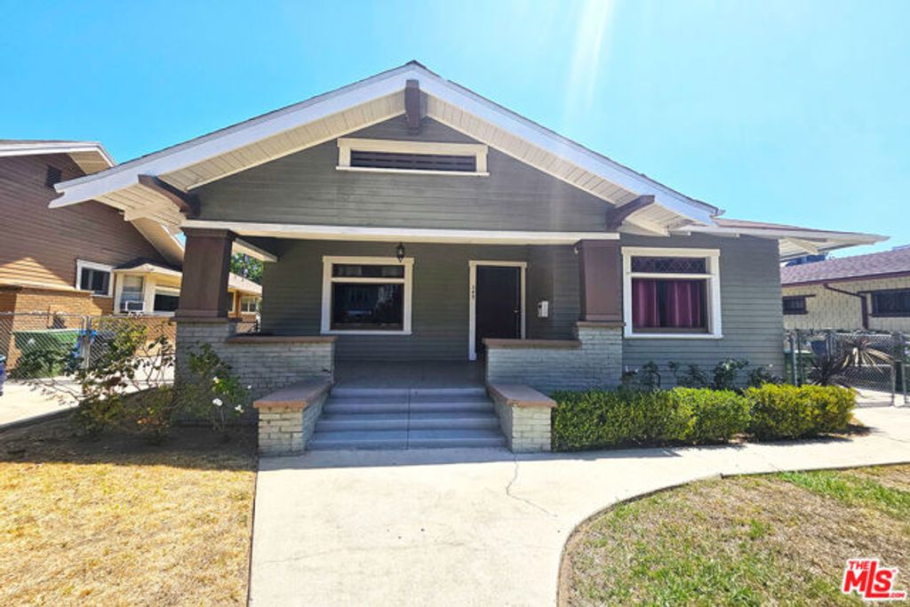 648 N Heliotrope Drive, Los Angeles, CA 90004