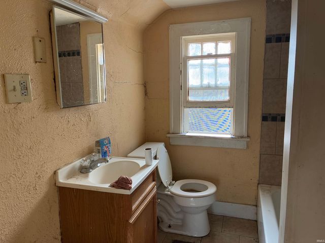 1641 Obrien Street, South Bend, IN 46628