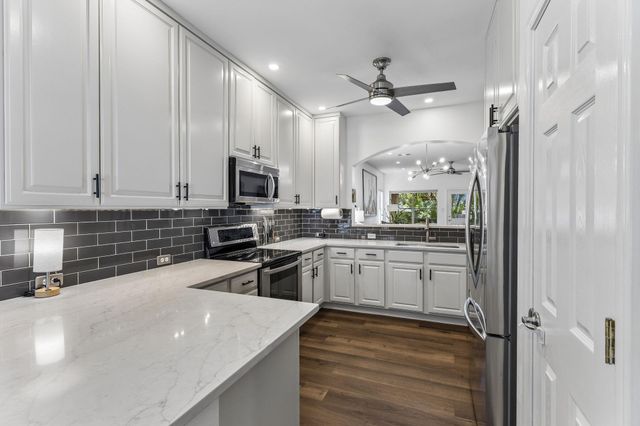 8702 Meridian Oak LN, Austin, TX 78744
