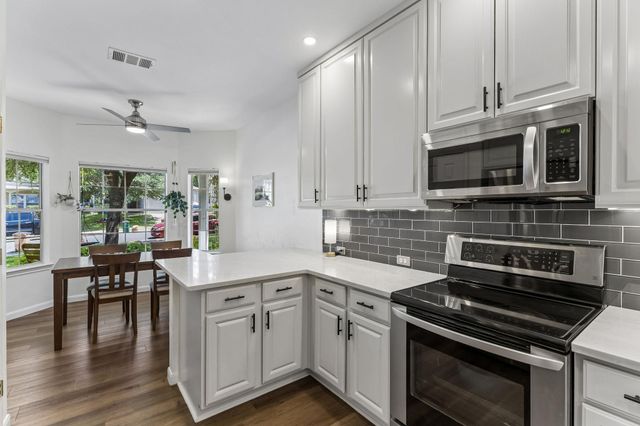 8702 Meridian Oak LN, Austin, TX 78744