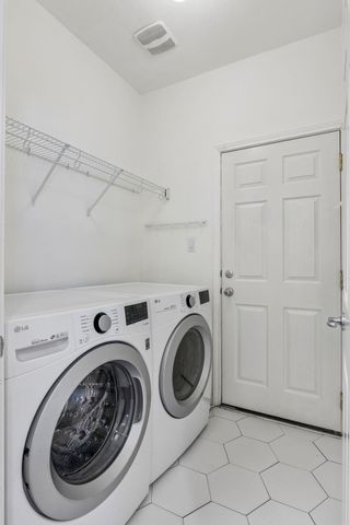 8702 Meridian Oak LN, Austin, TX 78744